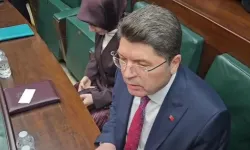 Bakan Tunç: Bayrak indirme olayıyla ilgili 14 kişi gözaltına alındı'