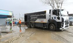 Sağanak felaketinden sonra Kuşadası Belediye ekipleri sahada