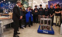 Başkan Yeti̇şki̇n’i̇n di̇ji̇tal vi̇zyonu gençleri̇n geleceği̇ni̇ şeki̇llendi̇ri̇yor