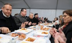 Mustafa Savaş kent meydanında vatandaşlarla iftar yaptı