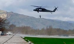 Koçarlı'da sel mağduru vatandaş helikopterle kurtarıldı