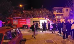 Gece yarısı evden alevler yükseldi, mahalleli sokağa döküldü