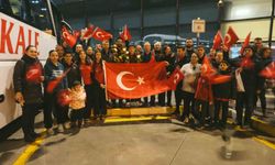 Çifte madalya kazandı, memleketinde coşkuyla karşılandı