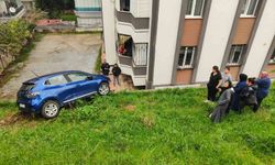Kuşadası'nda fren yerine gaza basınca, sitenin bahçesine yuvarlandı