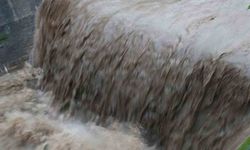 Tabakhane Deresi yağışla birlikte coştu