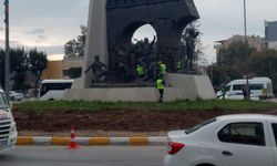 Yeni Dörtyol'da bulunan anıtı sökme çalışmaları başladı