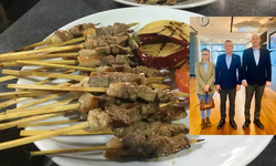 CHP lideri Özgür Özel Ortaklar'da çöp şiş yedi