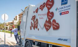 Kuşadası'nda Çöp Kamyonu Sevgi Dağıttı