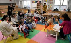 Minik eller tasarladıkları evlere tohum ekti