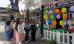 Kardeşköy'de çocuklar çift bayram yaptı