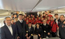 Katar'da mahsur kalan sporcular Türkiye'ye geldi