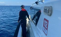 Yüzmek için denize giren iki kişiyi Sahil Güvenlik ekipleri kurtardı