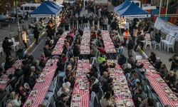 Kuşadası'ında Ramazan'ın Bereketi Paylaştıkça Çoğalıyor