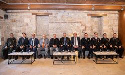 Kuşadası'nda İlçe Protokolü Vatandaşlarla Bayramlaştı