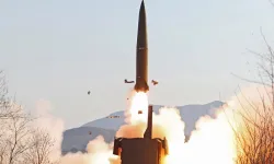 İran, İsrail'in merkezini balistik füze ile vurdu