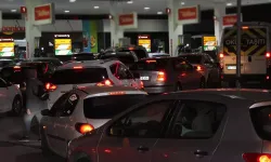 İstasyonlarda kuyruğa girenlere kötü haber: Motorin zammı iptal edildi