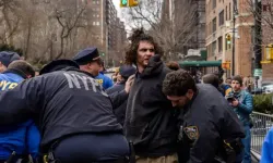 New York Belediye Başkanı Mamdani’nin konutu önündeki protestoda patlayıcı!