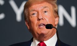 Trump’tan İranlı kolluk kuvvetlerine silah bırakma, diplomatlara sığınma çağrısı