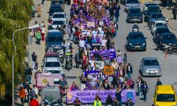 Kuşadası’nda Kadın Günü renkli görüntülere sahne oldu