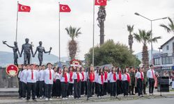 Kuşadası'nda Çanakkale Deniz Zaferi töreni