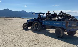 Kuşadası Belediyesinden plajlarda yoğun temizlik mesaisi