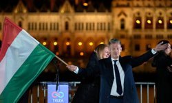 Macaristan'da 16 yıllık iktidarın sonu: Magyar zafere ulaştı