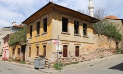 Efeler'deki tarihi konağın duvarı yıkılınca gerçek ortaya çıktı