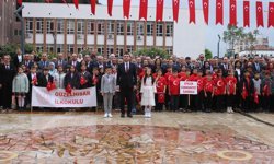 Aydın'da 23 Nisan kutlamaları çelenk sunumuyla başladı