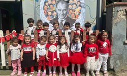 Efeler'in minikleri 23 Nisan'ı kutladı