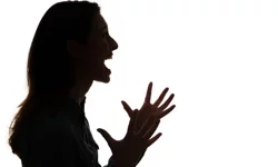 Genç kızı çığlıkları kurtardı