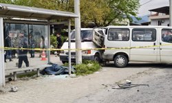 Buharkent’te ışık ihlali faciası: Yolcu minibüsten fırlayıp can verdi