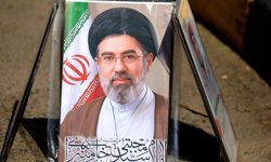 Reuters: "İran dini lideri Hamaney'in yüzü tanınmaz halde"