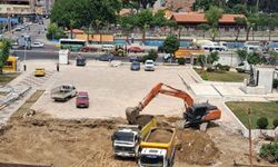 İncirliova’da 40 yıllık meydan için yıkım başladı