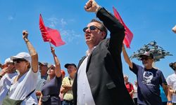 Başkan Yetişkin İzmir'de Özgür Özel'in yanında oldu