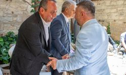 Kuşadası İlçe protokolü vatandaşlarla bayramlaştı
