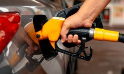 Benzin ve motorine bugün indirim, yarın çifte zam