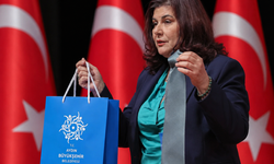 Lokum gibi katılım: AK Parti’ye katılan muhtar ve azalara kravat ve lokum hediyesi