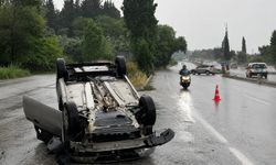 Söke Kuşadası yolu üzerinde otomobil takla attı