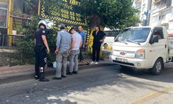 Efeler'de kamyonetin çarptığı yaya yaralandı