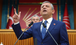 Özgür Özel grup toplantısında sloganlarla karşılandı