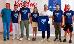 Kuşadası Belediye Başkan Vekili Demirtaş, şampiyon yüzücüyü ağırladı
