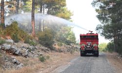 Akseki’de orman yangınına havadan ve karadan müdahale sürüyor