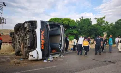 Yolcu otobüsü devrildi: 3'ü ağır 41 yaralı