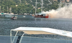 Göcek'te yanan tekne battı