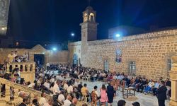 Midyat Mort Şmuni Kilisesi’nde geleneksel Şahro Gecesi düzenlendi