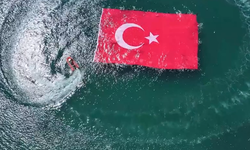 660 metrekarelik Türk bayrağı Büyükçekmece Körfezi’nde açıldı