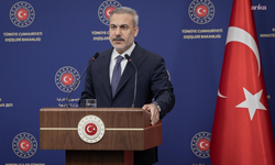 Bakan Fidan'dan İngiliz mevkidaşına tebrik