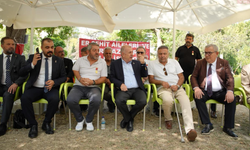 Ümit Özdağ’dan Güvenpark’taki gaziler ve Kızılay esnafına ziyaret
