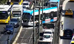İstanbul'da tramvay raydan çıktı, yolcular tahliye edildi