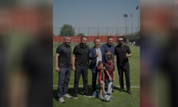 Forması zorla çıkartılan minik Göktuğ'dan Gençlerbirliği'ne ziyaret